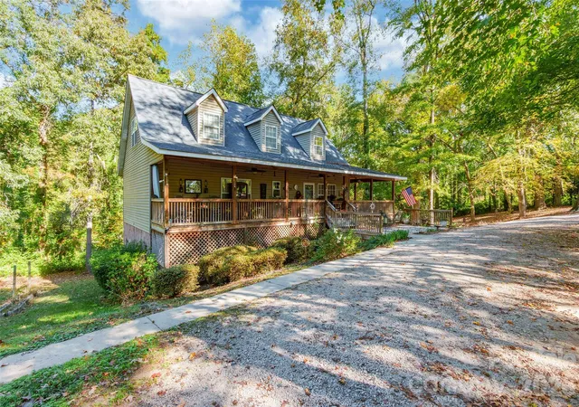 Photo 4 of Single family home for sale at 880 Columbia Rd, Chester, SC 29706 | MLS# 4404382 | Listing updated on 2026-08-31