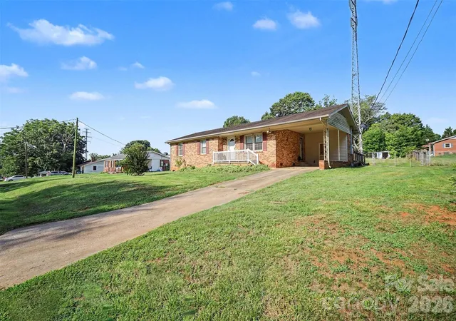 Photo 2 of Single family home for sale at 202 W Debby Dr, Shelby, NC 28152 | MLS# 4404399 | Listing updated on 2026-08-11