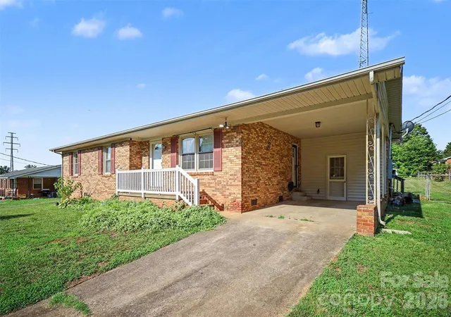 Photo 3 of Single family home for sale at 202 W Debby Dr, Shelby, NC 28152 | MLS# 4404399 | Listing updated on 2026-08-11