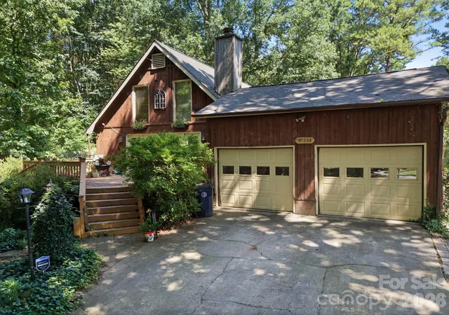 Photo 4 of Single family home for sale at 21235 Sandy Cvs Rd, Cornelius, NC 28031 | MLS# 4404400 | Listing updated on 2026-09-08