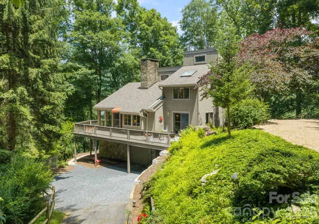 Photo 2 of Sale Pending at 221 White Oak Trl, Banner Elk, NC 28604 | MLS# 4404410 | Listing updated on 2026-08-26