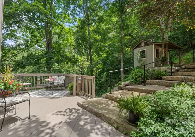 Photo 4 of Sale Pending at 221 White Oak Trl, Banner Elk, NC 28604 | MLS# 4404410 | Listing updated on 2026-08-26