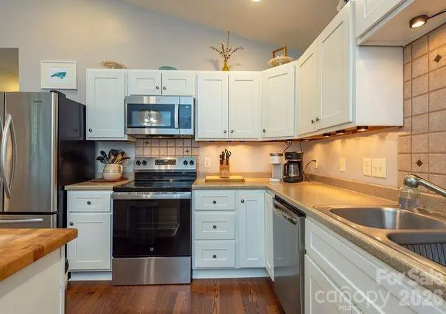Photo 4 of Single family home for sale at 43 Flynn Branch Rd, Asheville, NC 28804 | MLS# 4404433 | Listing updated on 2026-08-12