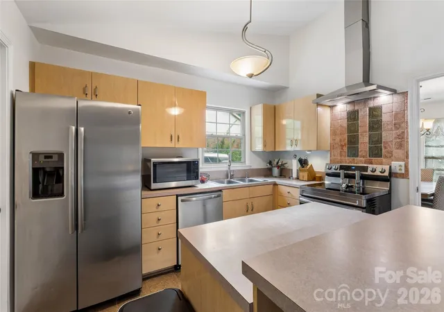Photo 4 of Single family home for sale at 4737 Autumn Leaf Ln, Charlotte, NC 28277 | MLS# 4404440 | Listing updated on 2026-10-10