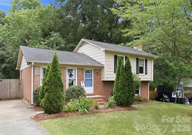 Photo 2 of Single family home for sale at 6337 Welford Rd, Charlotte, NC 28211 | MLS# 4404459 | Listing updated on 2026-08-23