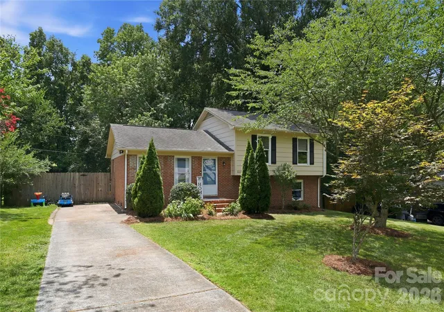Photo 3 of Single family home for sale at 6337 Welford Rd, Charlotte, NC 28211 | MLS# 4404459 | Listing updated on 2026-08-23