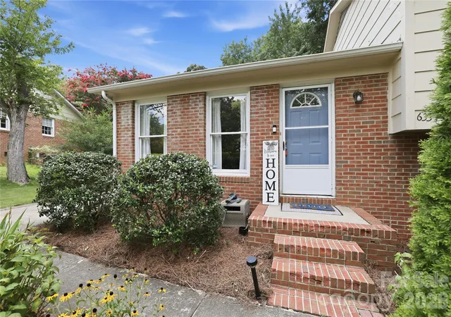 Photo 4 of Single family home for sale at 6337 Welford Rd, Charlotte, NC 28211 | MLS# 4404459 | Listing updated on 2026-08-23