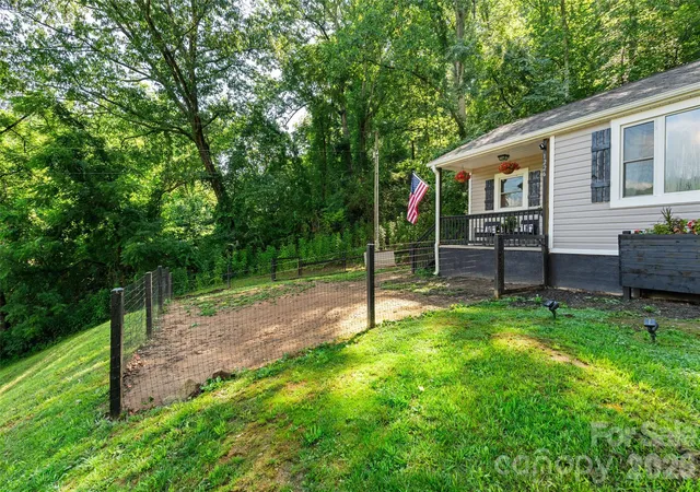 Photo 3 of Single family home for sale at 1226 Newfound Rd, Leicester, NC 28748 | MLS# 4404463 | Listing updated on 2026-07-17