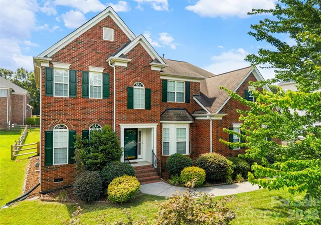 Photo 2 of Single family home for sale at 11118 Fountaingrove Dr, Charlotte, NC 28262 | MLS# 4404465 | Listing updated on 2026-09-30