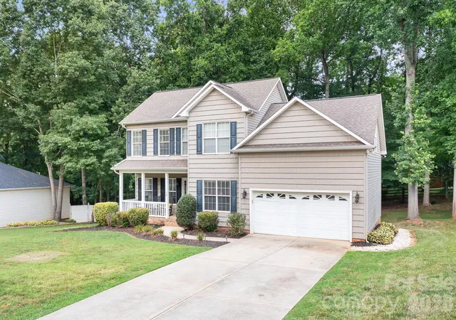 Photo 3 of Single family home for sale at 142 Valley Glen Dr, Troutman, NC 28166 | MLS# 4404466 | Listing updated on 2026-09-06