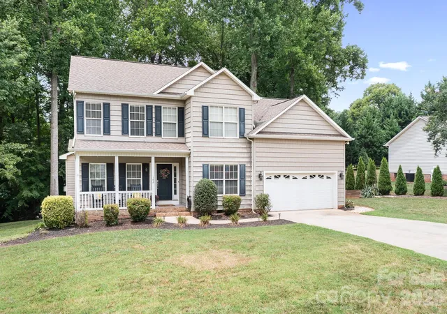 Photo 3 of Single family home for sale at 142 Valley Glen Dr, Troutman, NC 28166 | MLS# 4404466 | Listing updated on 2026-09-06