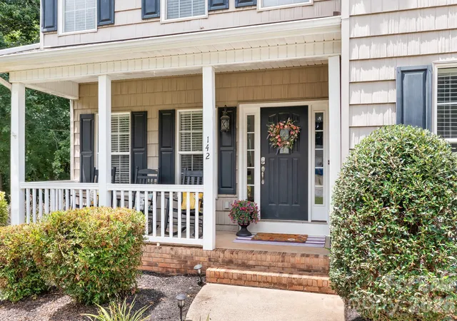 Photo 4 of Single family home for sale at 142 Valley Glen Dr, Troutman, NC 28166 | MLS# 4404466 | Listing updated on 2026-09-06