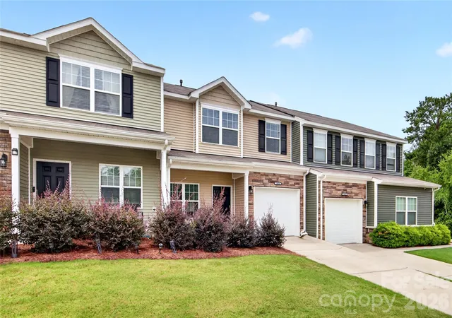 Photo 2 of Townhouse for sale at 14406 Targert Ln, Charlotte, NC 28278 | MLS# 4404473 | Listing updated on 2026-09-15