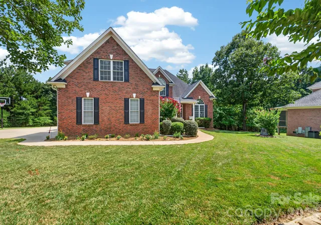Photo 3 of Single family home for sale at 106 Spinnaker Bay Ln #59, Clover, SC 29710 | MLS# 4404488 | Listing updated on 2026-08-22