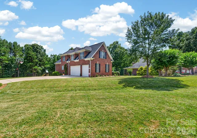 Photo 4 of Single family home for sale at 106 Spinnaker Bay Ln #59, Clover, SC 29710 | MLS# 4404488 | Listing updated on 2026-08-22