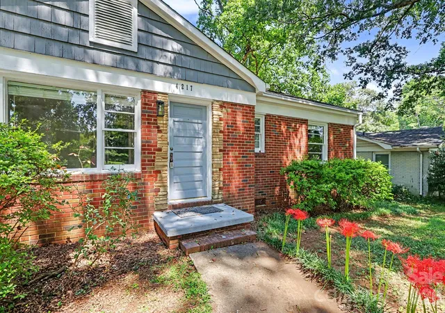Photo 2 of Single family home for sale at 4217 Winfield Dr, Charlotte, NC 28205 | MLS# 4404491 | Listing updated on 2026-09-04