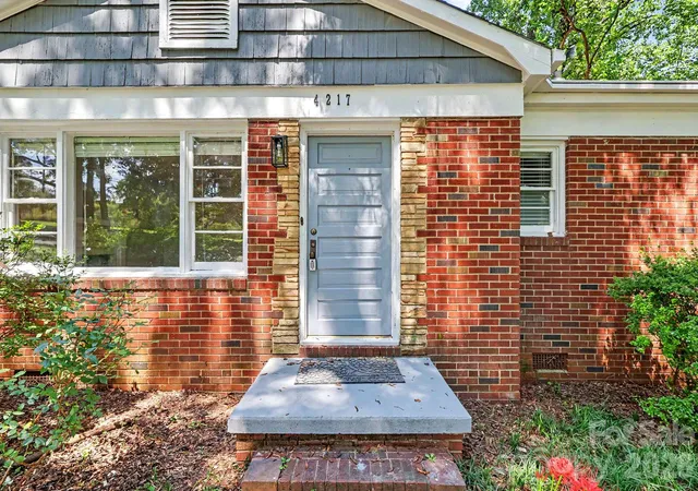 Photo 4 of Single family home for sale at 4217 Winfield Dr, Charlotte, NC 28205 | MLS# 4404491 | Listing updated on 2026-09-04