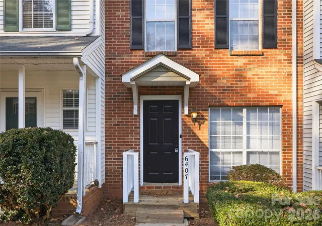 Listing Photo 3 - Condo for sale in building located at 6407 Windsor Gate Ln, Charlotte, NC 28215