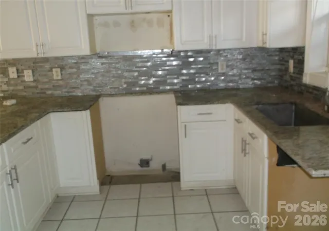 Listing Photo 3 - Condo for sale in building located at 8927 Mdw Vis Rd, Charlotte, NC 28213