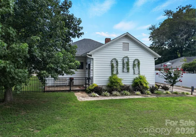 Photo 1 of Single family home for sale at 207 Faulkner St, Clover, SC 29710 | MLS# 4404525 | Listing updated on 2026-09-05
