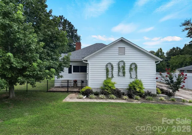 Photo 2 of Single family home for sale at 207 Faulkner St, Clover, SC 29710 | MLS# 4404525 | Listing updated on 2026-09-05