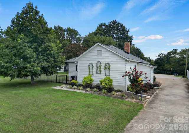 Photo 3 of Single family home for sale at 207 Faulkner St, Clover, SC 29710 | MLS# 4404525 | Listing updated on 2026-09-05