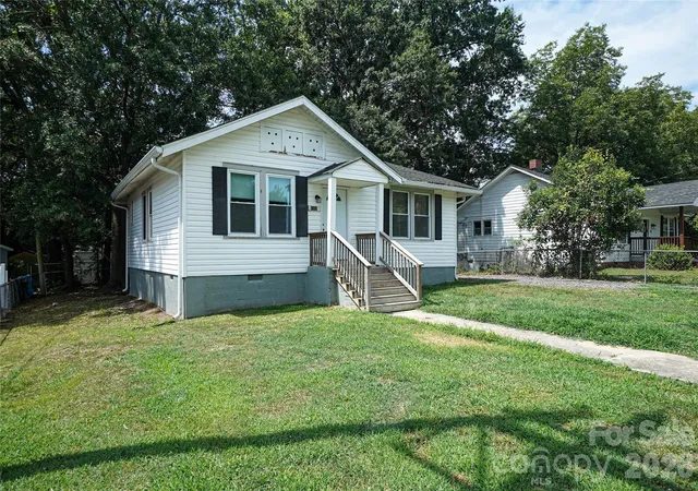 Photo 1 of Single family home for sale at 1113 W 5th Avenue, Gastonia, NC 28052 | MLS# 4404540 | Listing updated on 2026-08-29