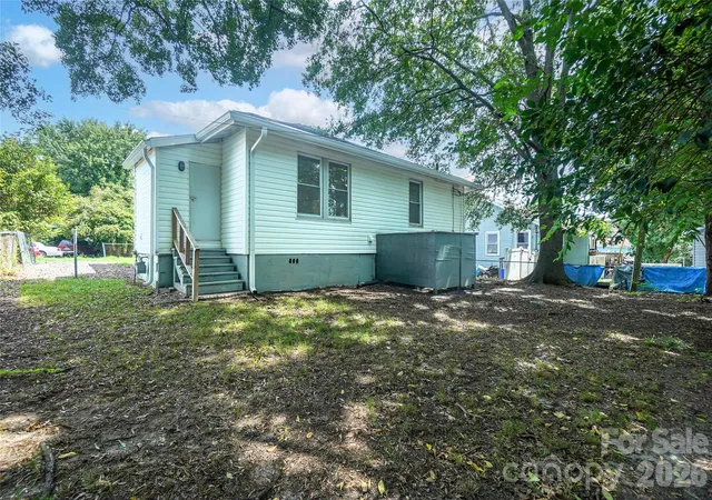 Photo 3 of Single family home for sale at 1113 W 5th Avenue, Gastonia, NC 28052 | MLS# 4404540 | Listing updated on 2026-08-29