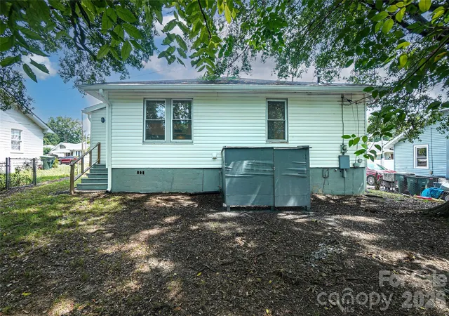 Photo 3 of Single family home for sale at 1113 W 5th Avenue, Gastonia, NC 28052 | MLS# 4404540 | Listing updated on 2026-08-29