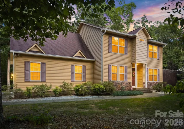 Photo 1 of Single family home for sale at 802 White Oaks Cir, Monroe, NC 28112 | MLS# 4404556 | Listing updated on 2026-09-21