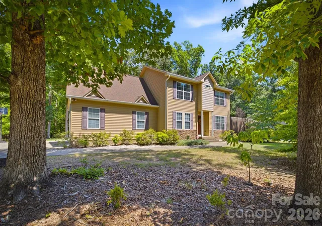 Photo 2 of Single family home for sale at 802 White Oaks Cir, Monroe, NC 28112 | MLS# 4404556 | Listing updated on 2026-09-21