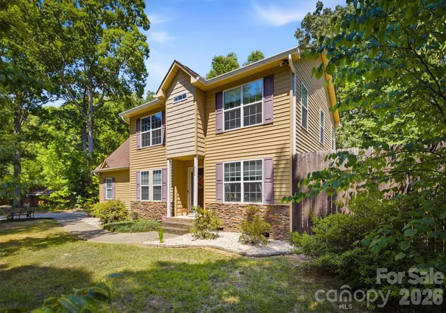 Photo 3 of Single family home for sale at 802 White Oaks Cir, Monroe, NC 28112 | MLS# 4404556 | Listing updated on 2026-09-21
