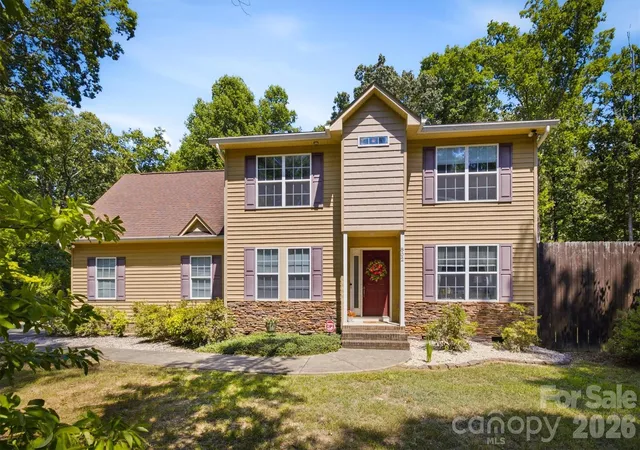 Photo 3 of Single family home for sale at 802 White Oaks Cir, Monroe, NC 28112 | MLS# 4404556 | Listing updated on 2026-09-21