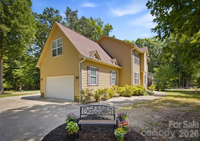 Photo 4 of Single family home for sale at 802 White Oaks Cir, Monroe, NC 28112 | MLS# 4404556 | Listing updated on 2026-09-21