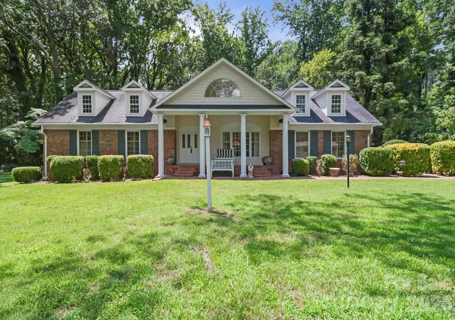 1st image of 1981 Crestwood Ln, Clover, SC 29710 | MLS# 4404563
