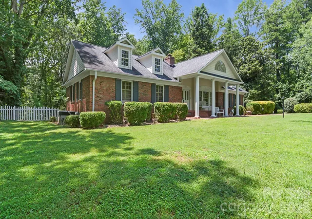 2nd image of 1981 Crestwood Ln, Clover, SC 29710 | MLS# 4404563