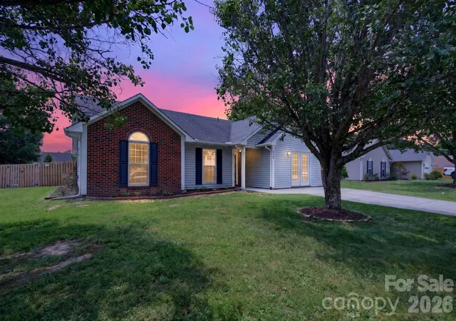Photo 1 of Single family home for sale at 906 Woodhill Dr, Fletcher, NC 28732 | MLS# 4404575 | Listing updated on 2026-09-11