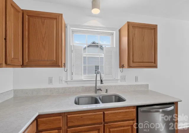 Photo 4 of Single family home for sale at 906 Woodhill Dr, Fletcher, NC 28732 | MLS# 4404575 | Listing updated on 2026-09-11