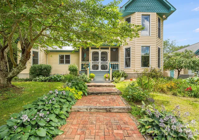 Photo 3 of Single family home for sale at 200 Black Hawk Trl, Waynesville, NC 28785 | MLS# 4404576 | Listing updated on 2026-08-28