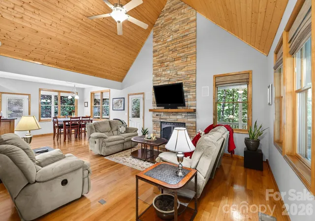 Photo 3 of Single family home for sale at 149 Oriole Rd, Brevard, NC 28712 | MLS# 4404577 | Listing updated on 2026-07-21