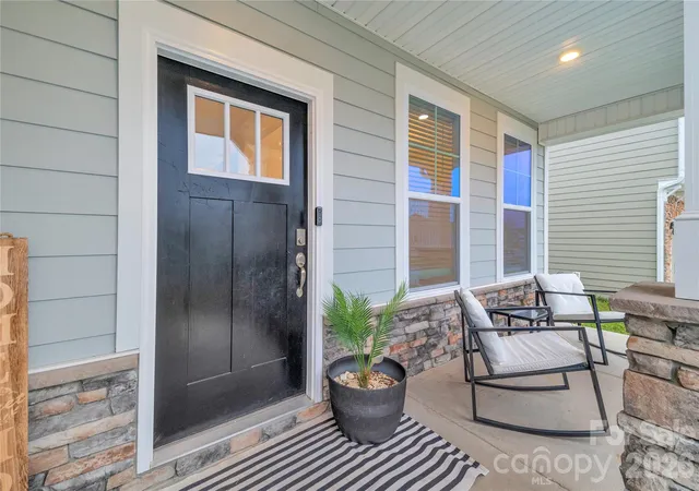 Photo 4 of Single family home for sale at 4849 Tacoma Dr, Fort Mill, SC 29707 | MLS# 4404585 | Listing updated on 2026-10-10