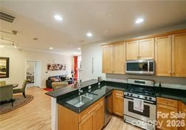 Photo 4 of Condo for sale at 435 S Tryon St #708, Charlotte, NC 28202 | MLS# 4404607 | Listing updated on 2026-08-27