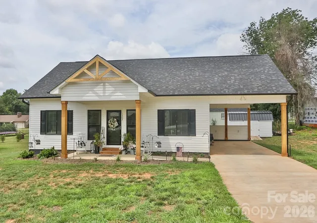 Photo 2 of Single family home for sale at 1307 Unifi Industrial Dr, Yadkinville, NC 27055 | MLS# 4404609 | Listing updated on 2026-10-02