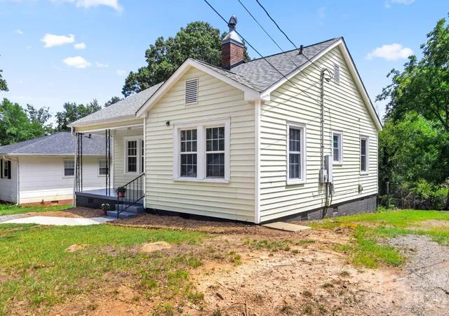 3rd image of 623 E 4Th Ave, Gastonia, NC 28054 | MLS# 4404617