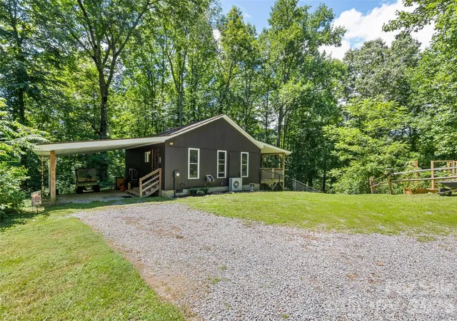 3rd image of 322 Mckenzie Pl, Waynesville, NC 28785 | MLS# 4404644