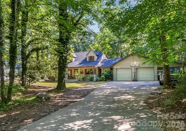 Photo 1 of Single family home for sale at 34 Lakeside Dr, Marion, NC 28752 | MLS# 4404651 | Listing updated on 2026-09-03