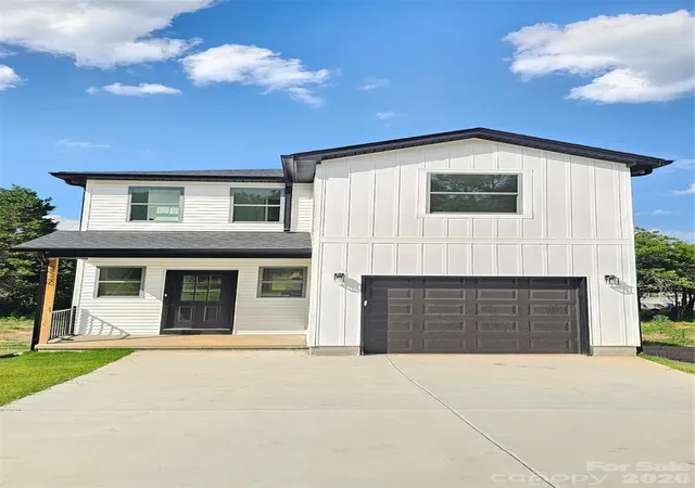 1st image of 2920 21st Street Ln Ne, Hickory, NC 28601 | MLS# 4404668