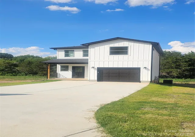 2nd image of 2920 21st Street Ln Ne, Hickory, NC 28601 | MLS# 4404668