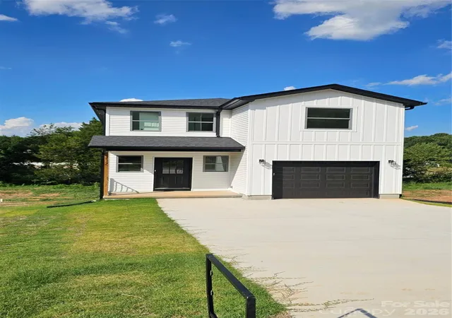 3rd image of 2920 21St Street Ln Ne, Hickory, NC 28601 | MLS# 4404668