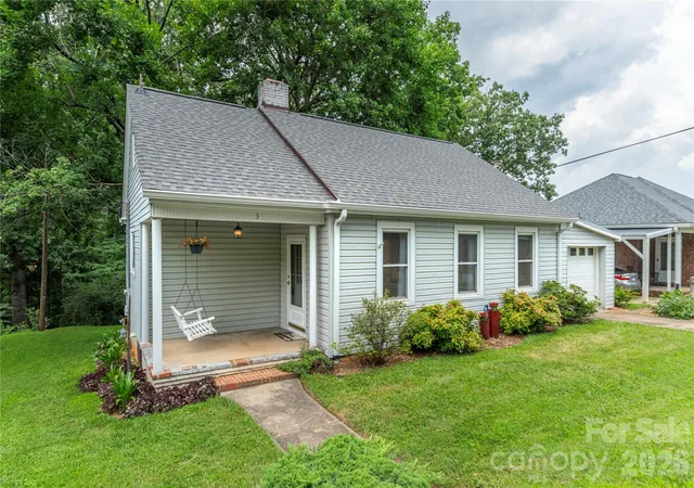 Photo 1 of Single family home for sale at 3 Enka Oak St, Candler, NC 28715 | MLS# 4404679 | Listing updated on 2026-08-26